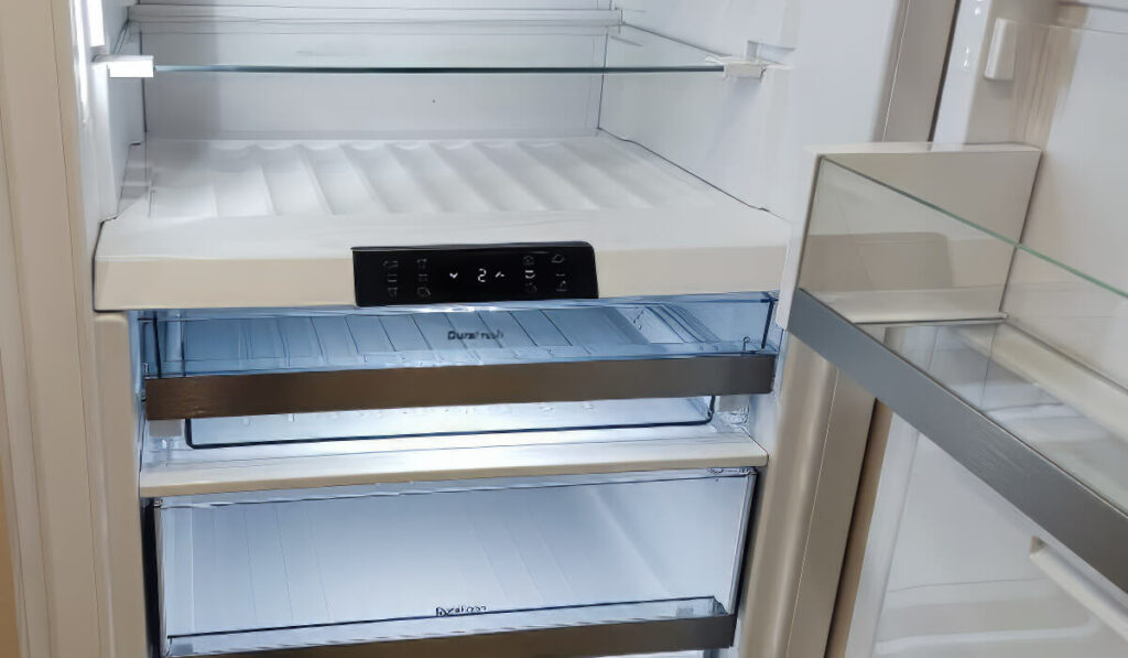 Как жара влияет на работу холодильника летом